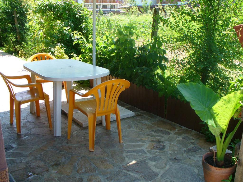 Zora Guest House Primorsko Exterior photo