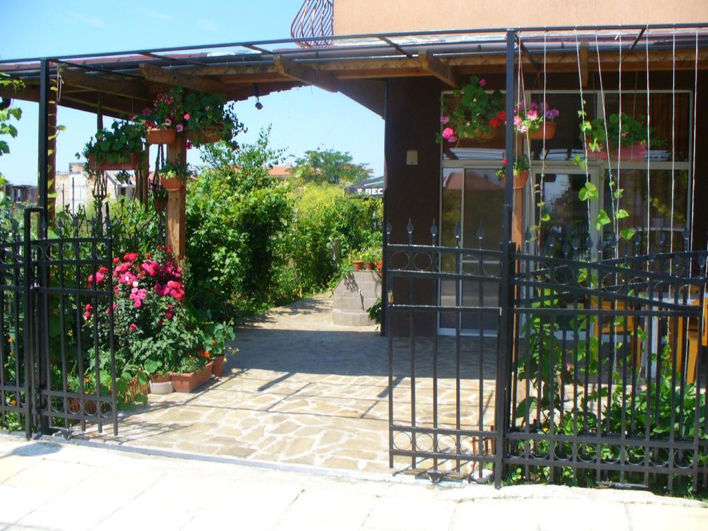 Zora Guest House Primorsko Room photo