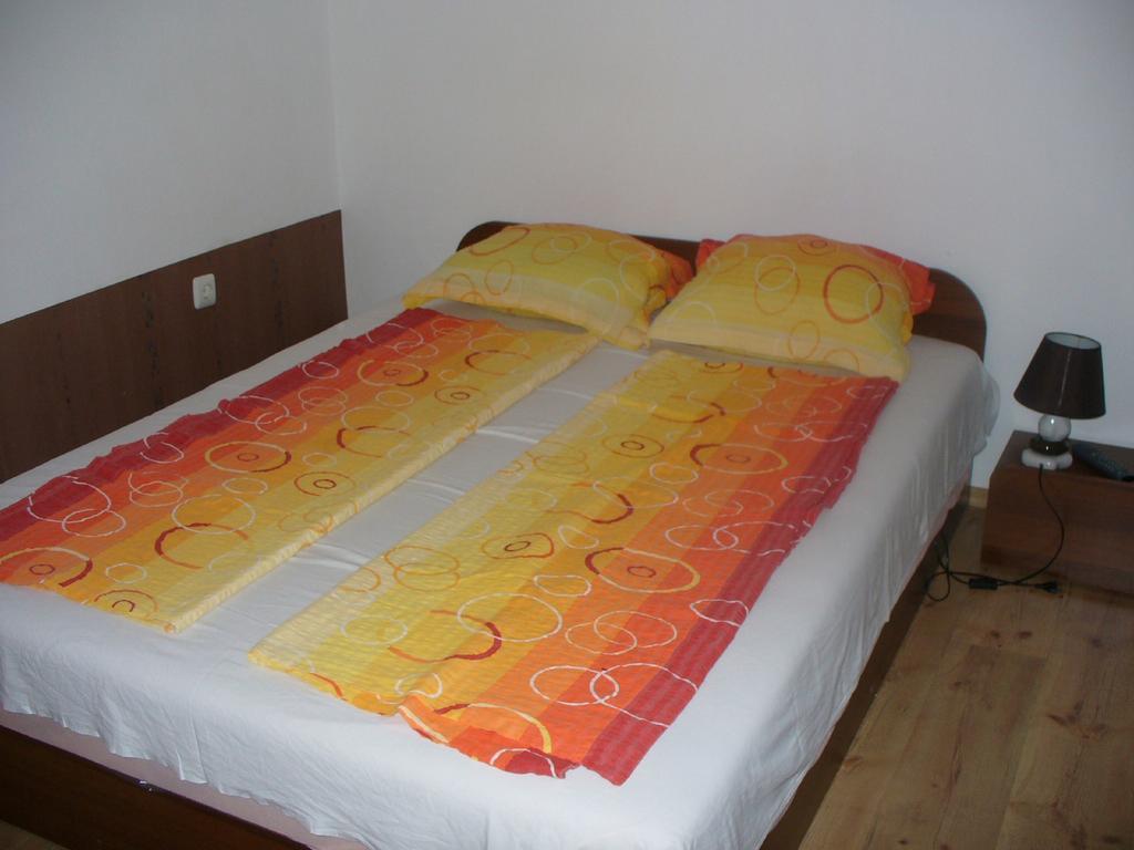 Zora Guest House Primorsko Exterior photo