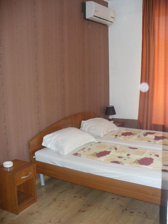 Zora Guest House Primorsko Exterior photo